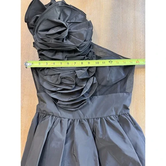 Mac Duggal Black Taffeta Bubble Hem Mini Dress Sz 6 Structured Rosette Shoulder - Picture 6 of 16